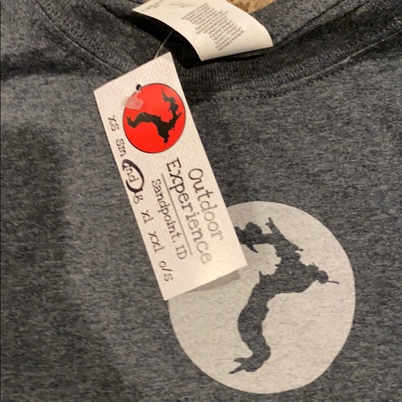 Youth tee (never worn) - Picture 2 of 5